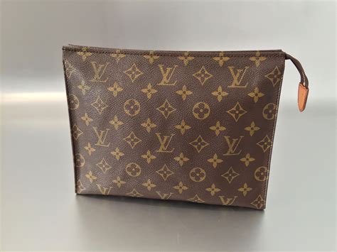 louis vuitton poche toilette